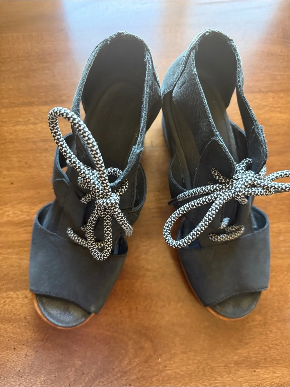 Sorel Women's Leather Joanie Lace Sandal Sz 9 In Black / Sea Salt